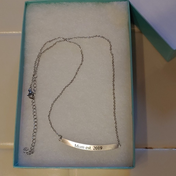 Mom eat 2019 necklace - Picture 2 of 2